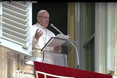 Francisco en el �ngelus: �debemos testimoniar con alegr�a el Evangelio en la vida diaria�