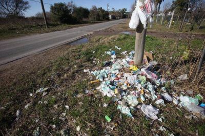 Vecinos de Berisso reclaman por calles destruidas y basurales