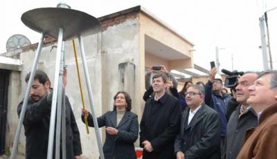 Luc�a inaugur� una red de gas natural en Parque Am�rica
