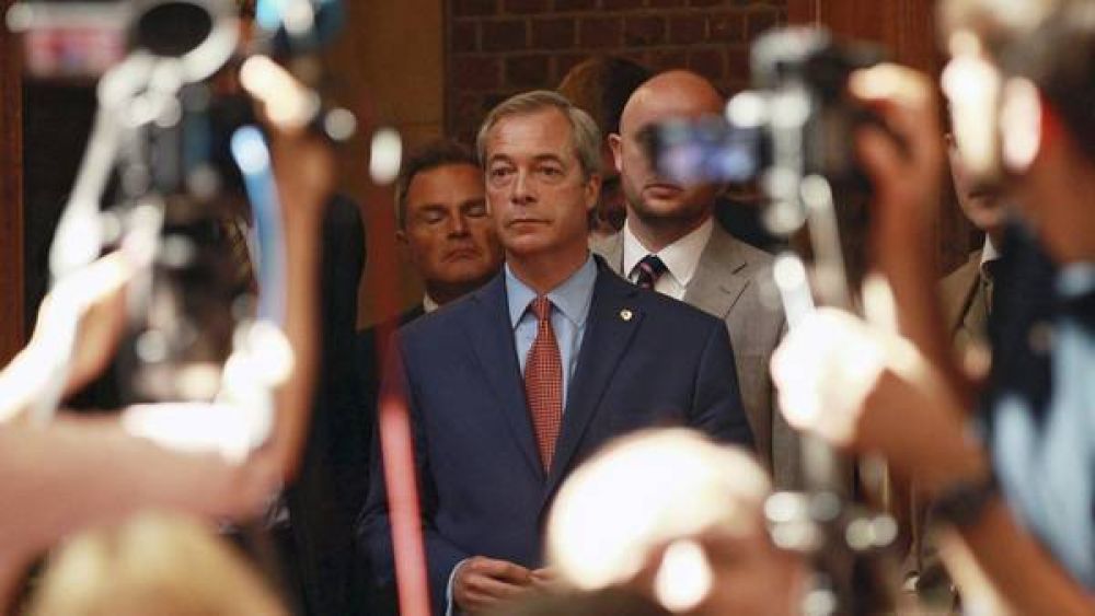 Renunci el lder xenfobo britnico Nigel Farage