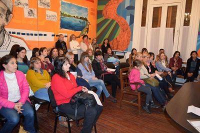 El programa municipal �Caminamos junto con la Educaci�n� se present� en el Sal�n �Sesquicentenario�