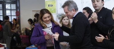 El Intendente entreg� 46 microcr�ditos a emprendedores locales por un monto de total de $428.000 pesos.