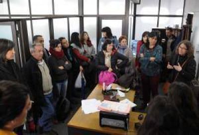 Bibliotecarios populares reclaman seis meses de subsidios atrasados