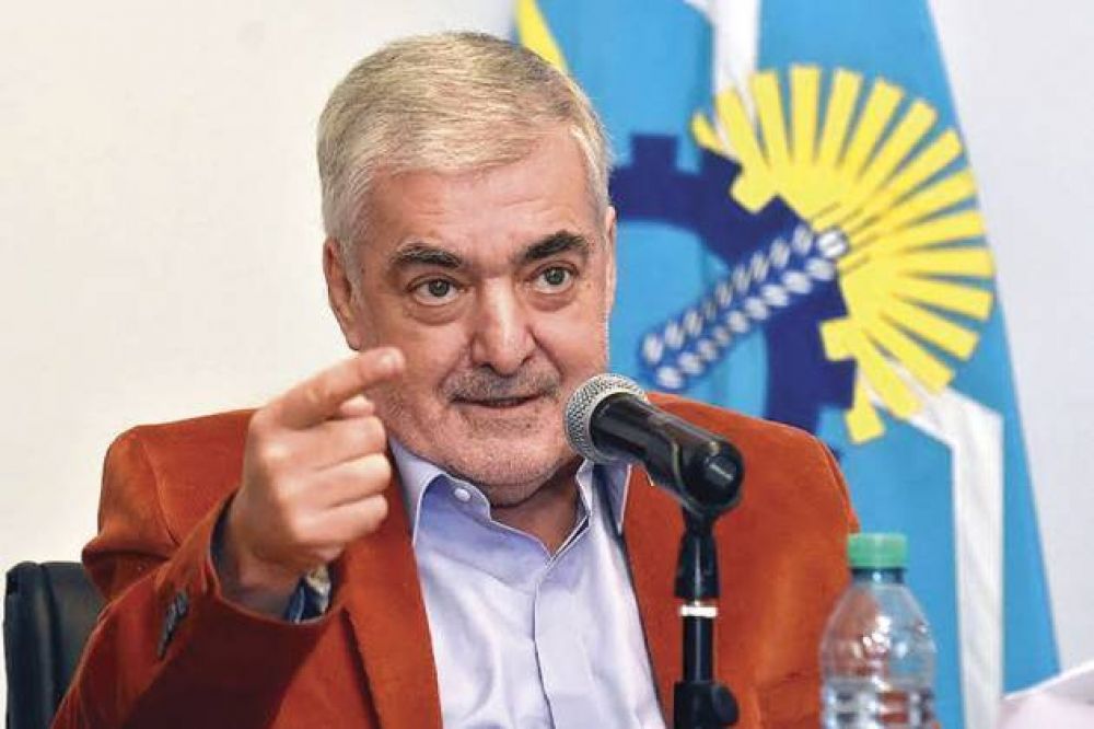 El gobernador afirm� que �las provincias est�n incendiadas� y resalt� que en Chubut �se cumplieron todas las obligaciones� del Estado
