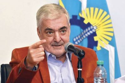 El gobernador afirm� que �las provincias est�n incendiadas� y resalt� que en Chubut �se cumplieron todas las obligaciones� del Estado