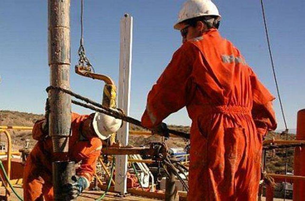 Petroleros acordaron aumento del 30% y adicional de $ 20.000