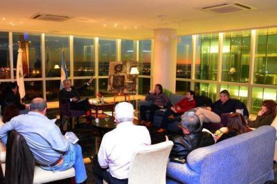 El gobernador dialog� con periodistas