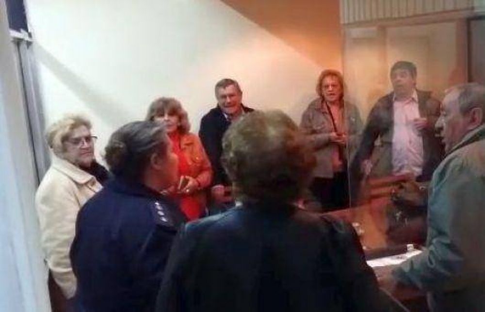 Altercado entre Ferreyra y Zambrano puso otra vez tensi�n en el Centro de Jubilados
