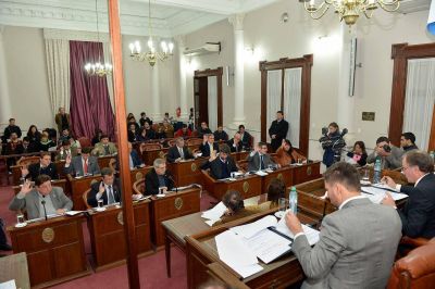 El Senado sancion� la ley que ratifica el convenio con Naci�n por la coparticipaci�n y habilita deuda a municipios 
