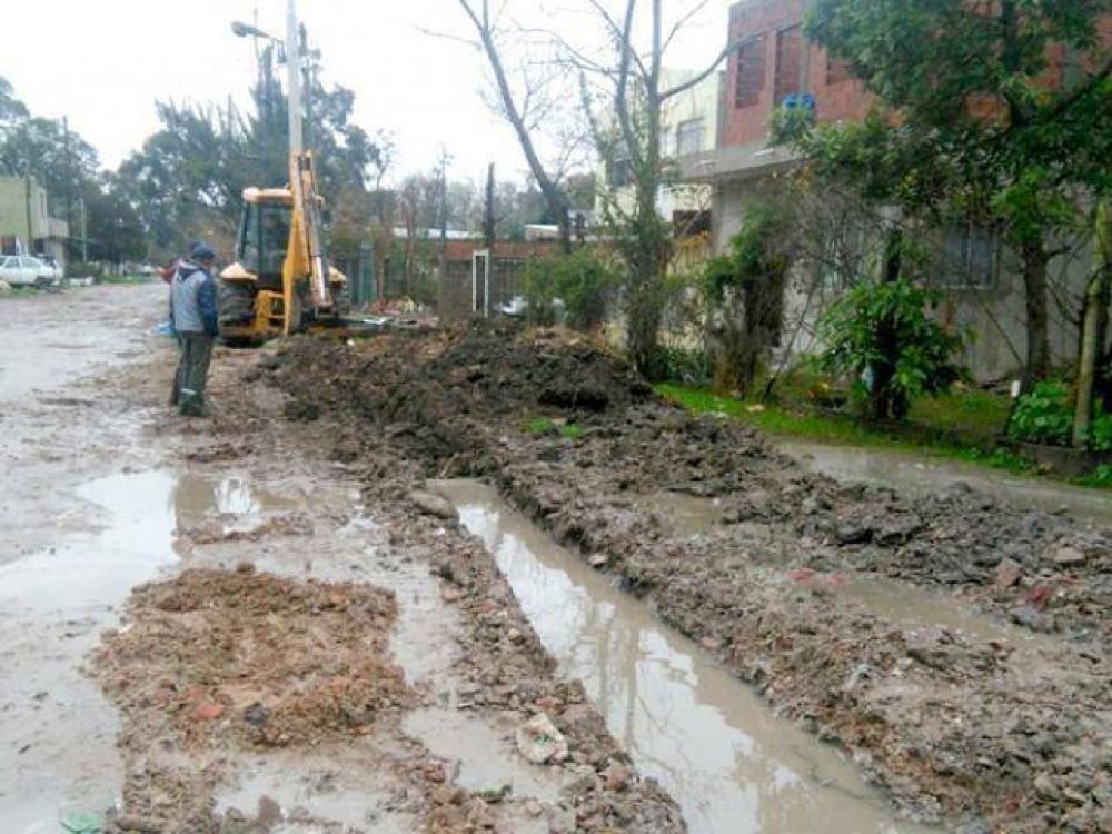 Limpieza y zanjeo en la ribera