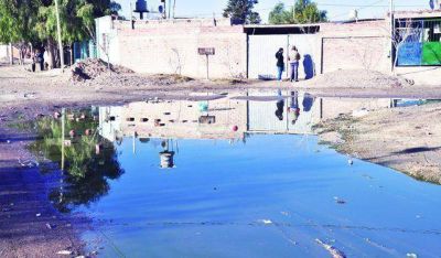 La falta de obras siguen anegando calles del Lote Hogar 43