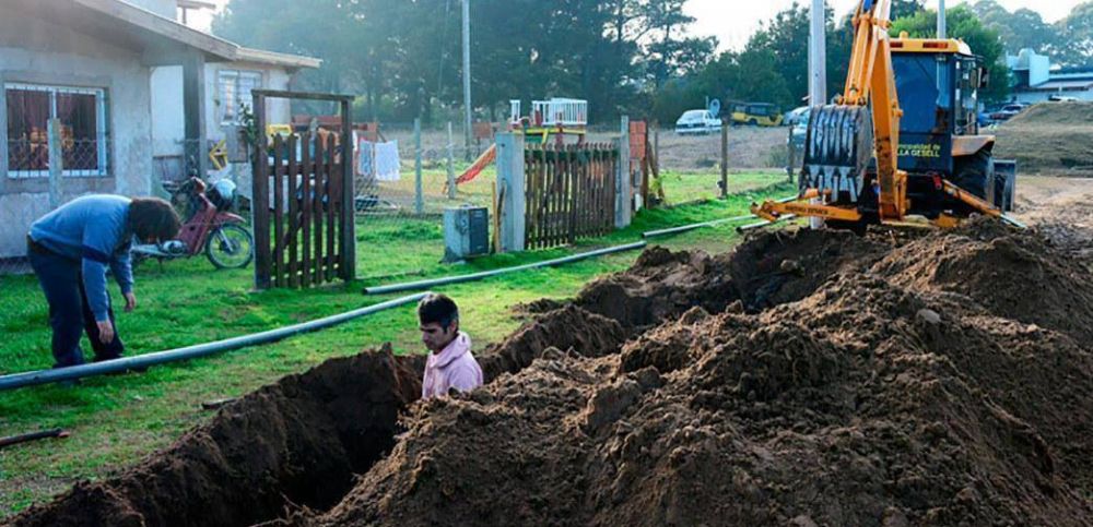 Obras Sanitarias contin�a su trabajo por los barrios