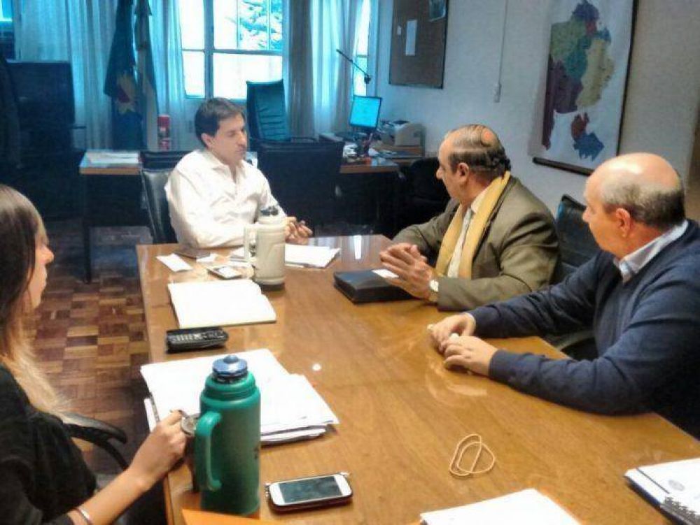 Tras gestiones en La Plata, confirman m�s de 30 viviendas para familias usurpadas