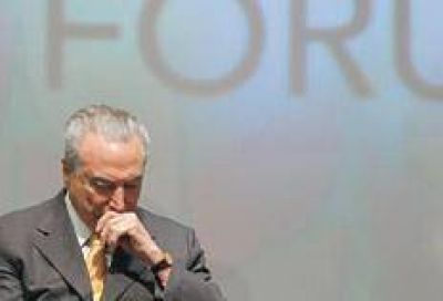 Abuchean a Temer y reclaman por Dilma