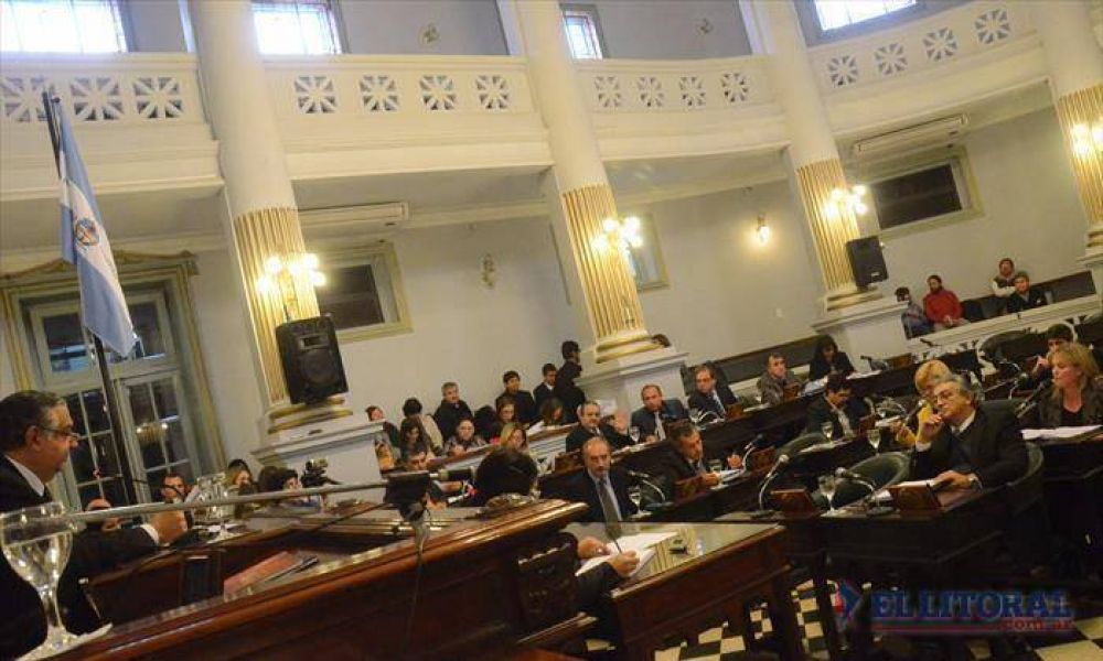 En plena feria legislativa, el oficialismo busca apoyo para modificar la Constituci�n