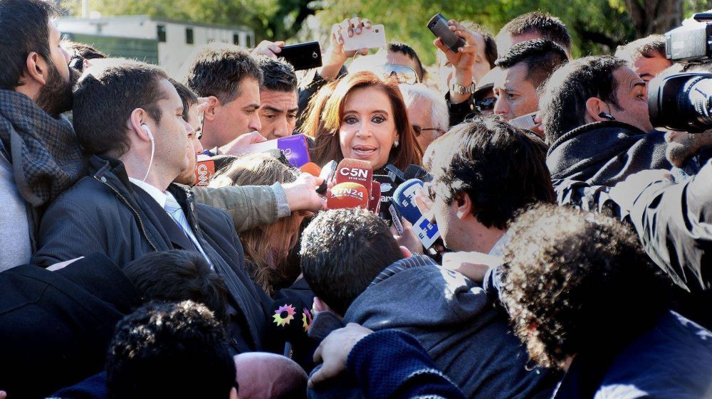 El juez Claudio Bonadio orden� inhibir todos los bienes de Cristina Kirchner