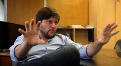 Leandro Santoro diserta sobre Reflexiones pol�ticas en el Bicentenario