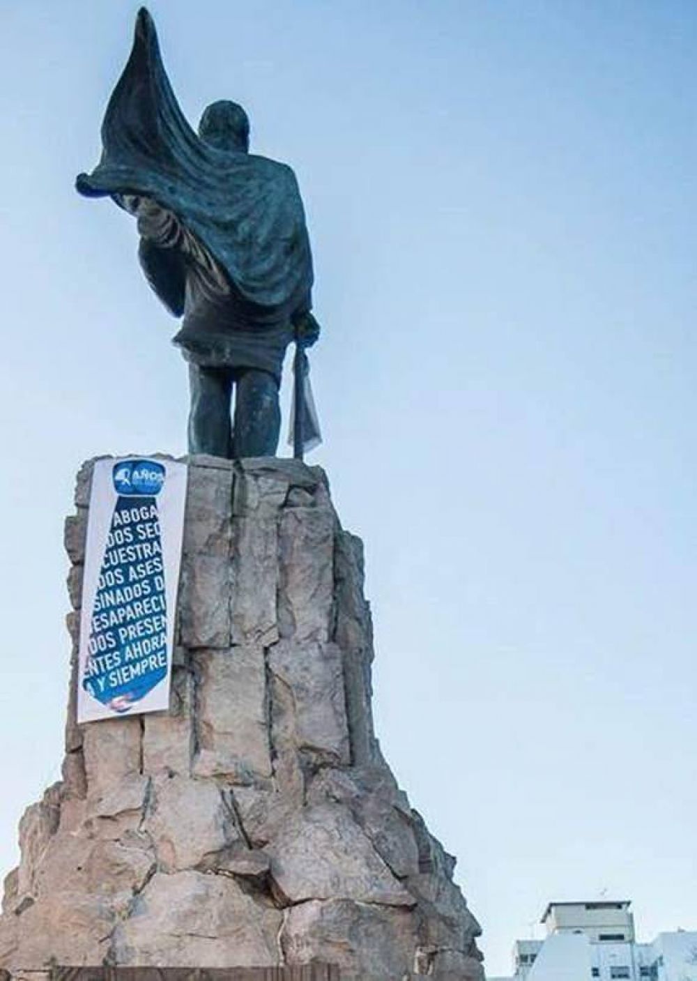 Homenaje a los abogados desaparecidos en el Monumento a San Mart�n