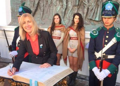 Liliana Schwindt en la Asamblea Legislativa por el Bicentenario de la Independencia