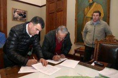 Firma del convenio de concesi�n de transporte p�blico