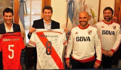 El equipo de reserva de River Plate visit� a U�ac en Casa de Gobierno