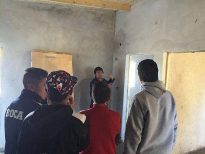 Alumnos de Fern�ndez colaboran en las instalaciones el�ctricas de una vivienda social