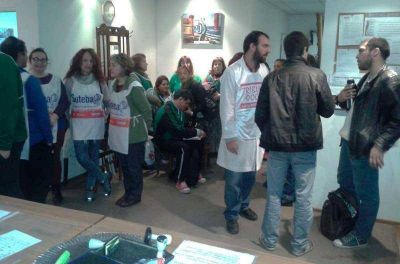 ATE realiz� una toma en el Consejo Escolar