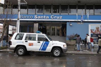 Congelan las cuentas de Cristina Kirchner y ordenan peritar los n�meros de Hotesur