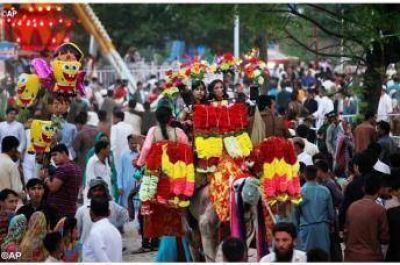 Una culminaci�n de Ramad�n con car�cter interreligioso en Pakist�n