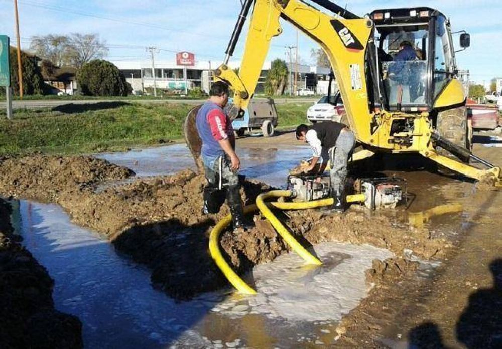 Reparan ca�o alimentador y parte de la ciudad est� sin agua
