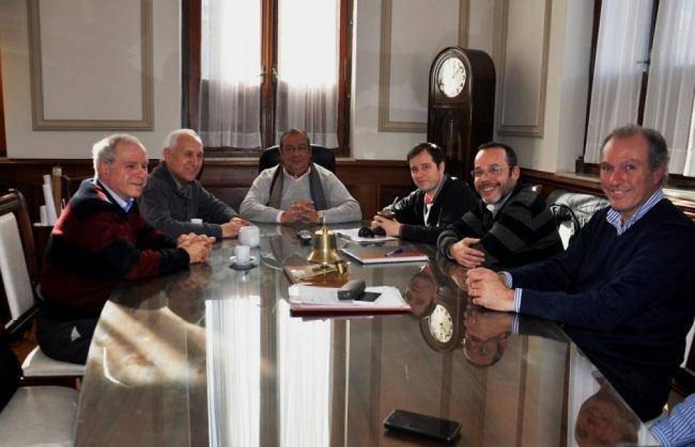 Por informatizaci�n de la salud, S�nchez dialog� con universidades