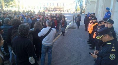 Fuerte protesta y marcha en Jun�n contra el tarifazo en el gas