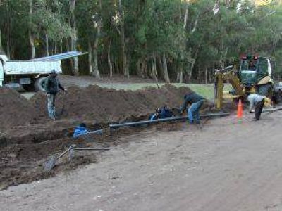 Importante extensi�n de cloacas en Barrio Parque
