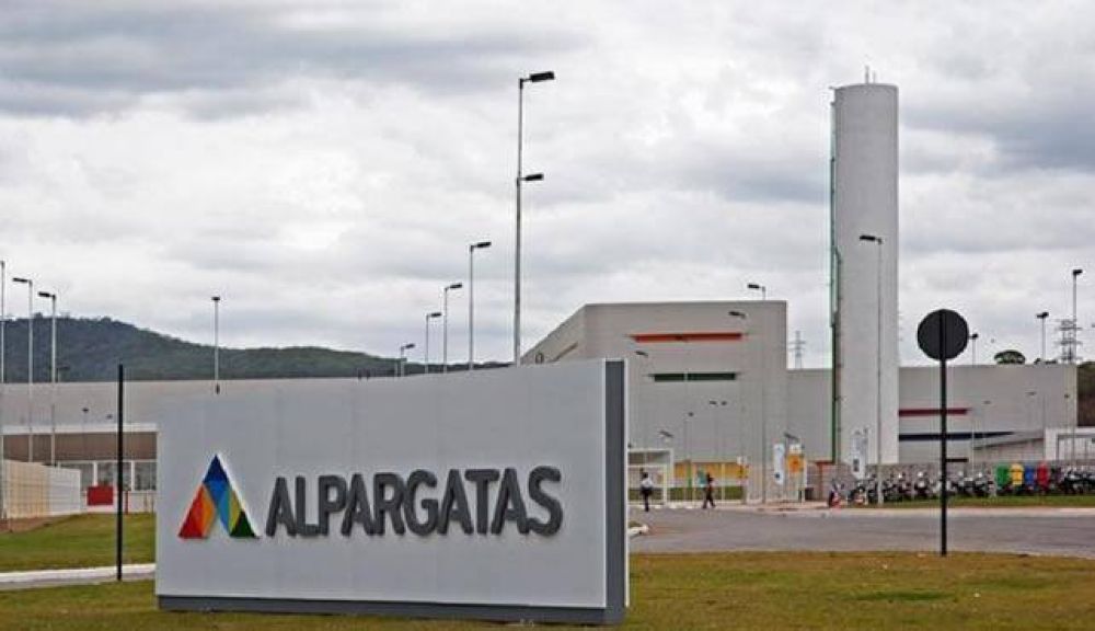 Alpargatas despidió a 48 empleados y suspendería a otros 360 trabajadores
