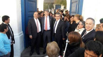 Manzur: �La gente no quiere que peleemos m�s�