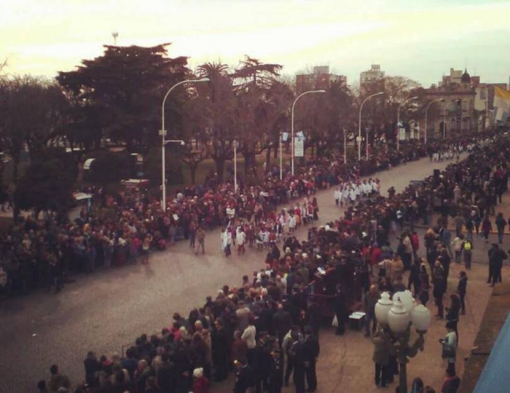 Festejos por el Bicentenario en Tandil con color y alegr�a