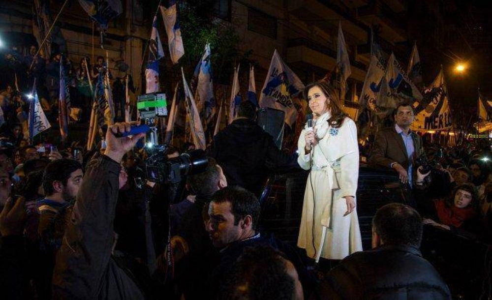 Cristina regres� a Santa Cruz y pidi� 