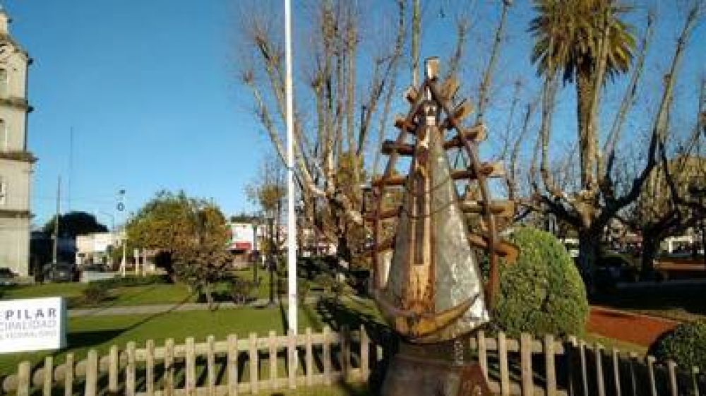 Una virgen del artista Alejandro Marmo bendecida por el Papa Francisco recorre el Conurbano