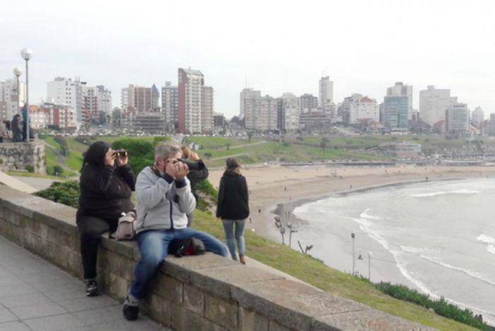 Nos visitan unos 75 mil turistas y �una ballena!
