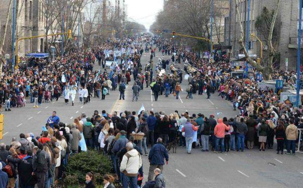 Mar del Plata festej� el Bicentenario con un desfile multitudinario