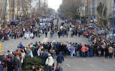 Mar del Plata festej� el Bicentenario con un desfile multitudinario