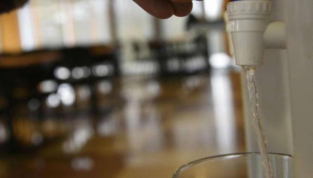Bajo protesta, se viene el agua gratis en los boliches