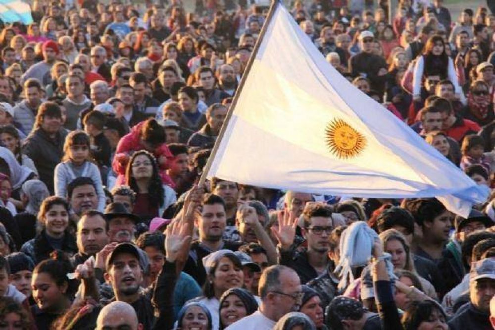 Bicentenario: M�s de 10 mil personas disfrutaron del recital frente al Centro Civico