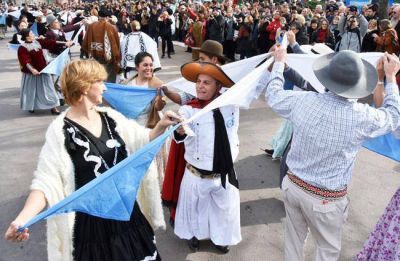 En el acto de Santa Rosa, el intendente pidi� 