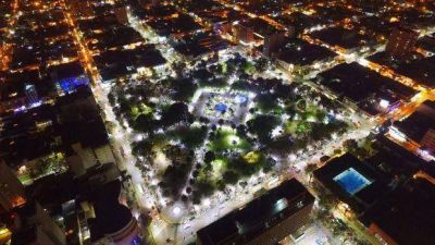 El festejo del bicentenario trajo las nuevas luminarias en la plaza 25 de Mayo de 1810
