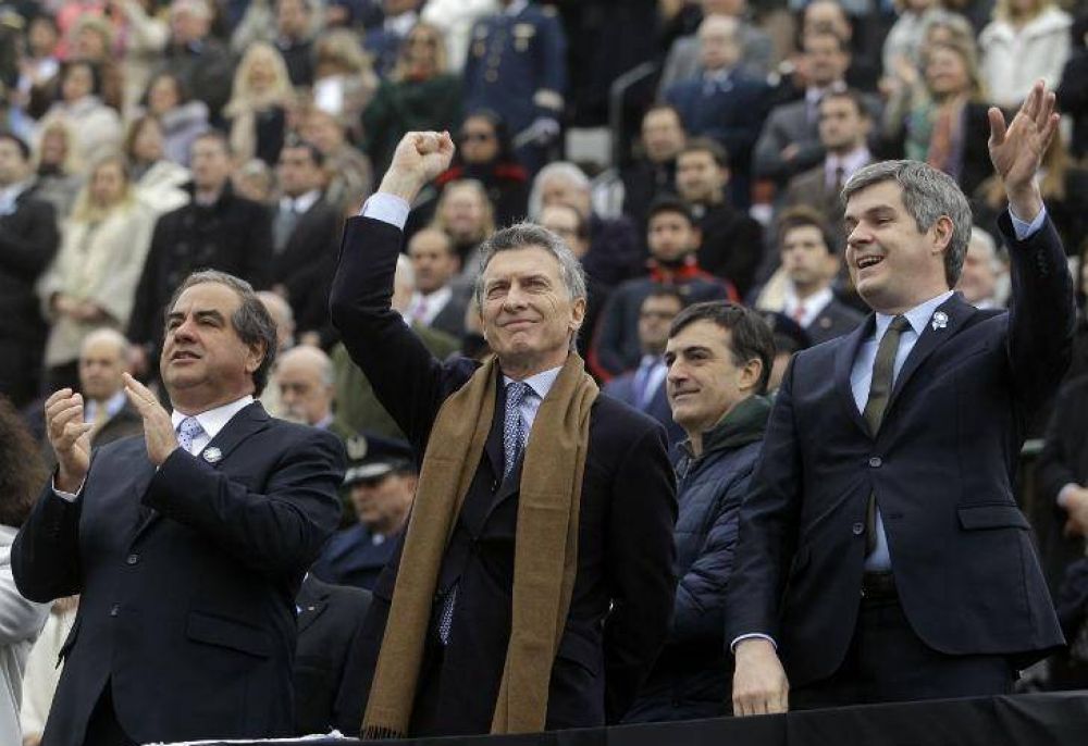 Macri no asisti� al inicio del desfile, pero particip� durante una hora del cierre