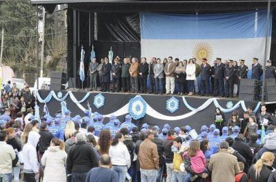 Malvinas Argentinas celebr� el Bicentenario junto a las familias