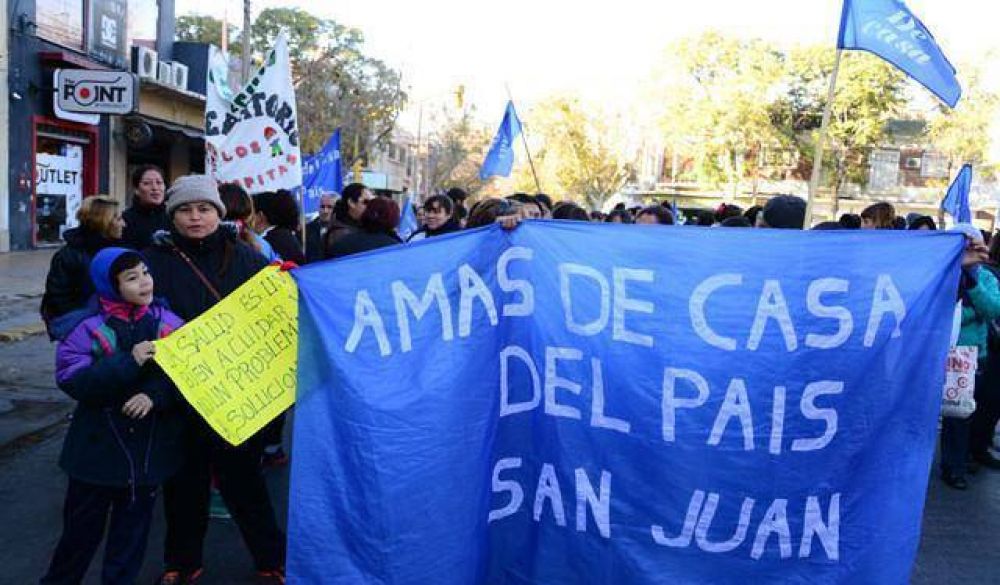 Con firmas y marcha, buscan rapidez judicial por el tarifazo