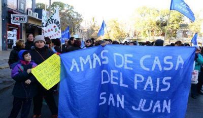 Con firmas y marcha, buscan rapidez judicial por el tarifazo
