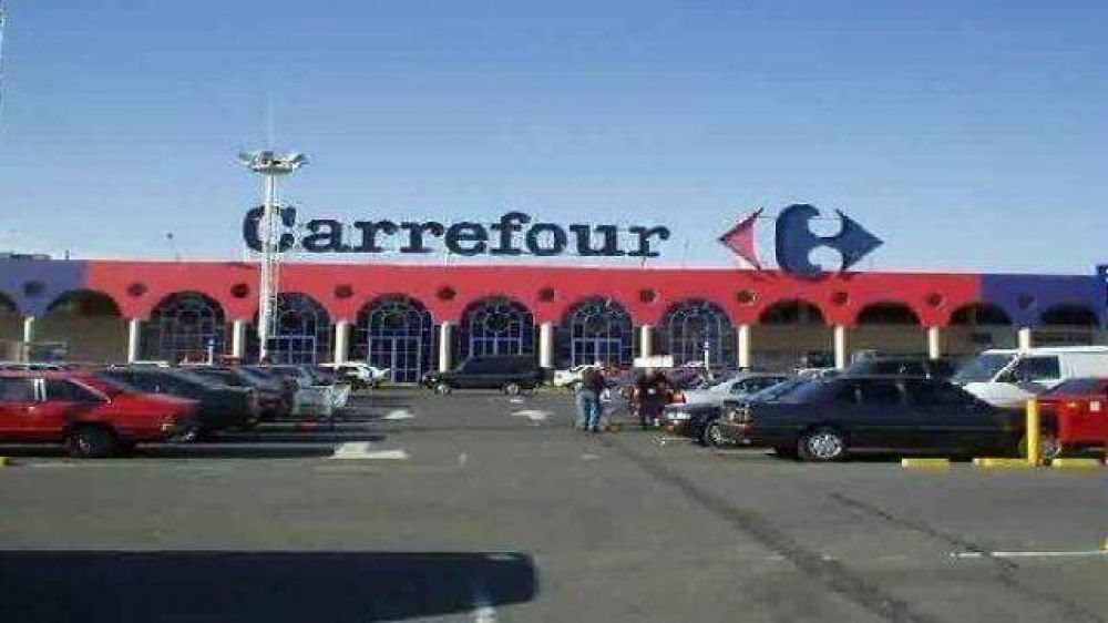 Hicieron un boquete en Carrefour y quisieron coimear a la polic�a